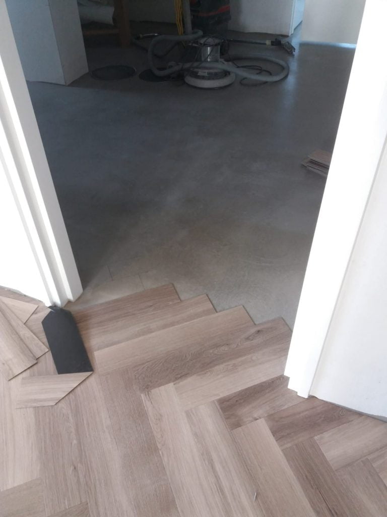 PVC Mflor Parva Plus visgraat gelegd in Schoonebeek.