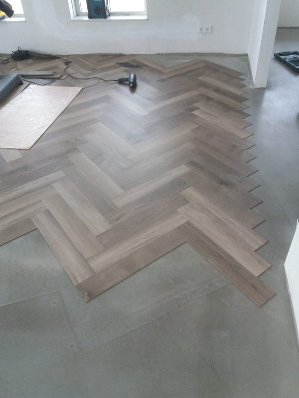 PVC Mflor Parva Plus visgraat gelegd in Schoonebeek.