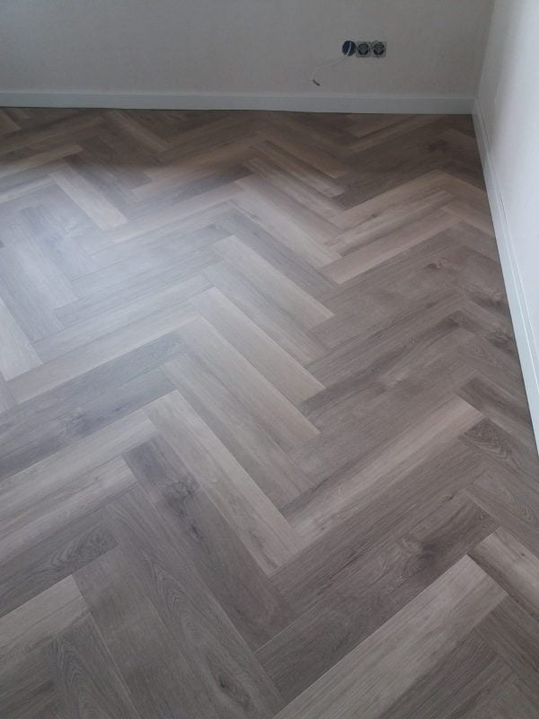 PVC Mflor Parva Plus visgraat gelegd in Schoonebeek.