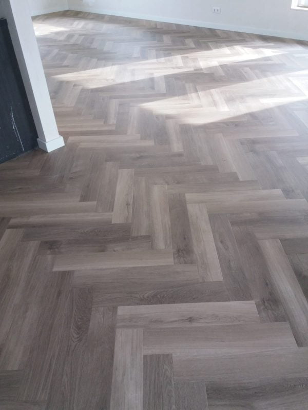 PVC Mflor Parva Plus visgraat gelegd in Schoonebeek.