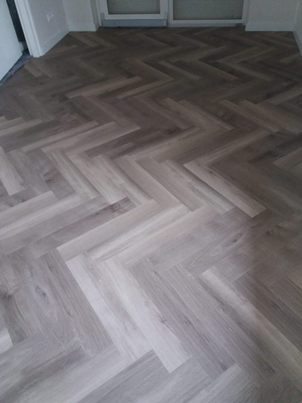 PVC Mflor Parva Plus visgraat gelegd in Schoonebeek.