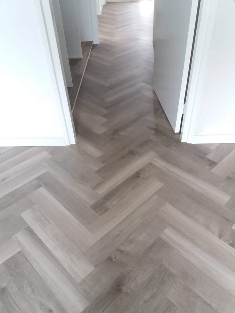 PVC Mflor Parva Plus visgraat gelegd in Schoonebeek.