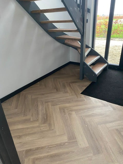 Woning in Barger Compascuum voorzien van prachtige visgraat pvc vloer