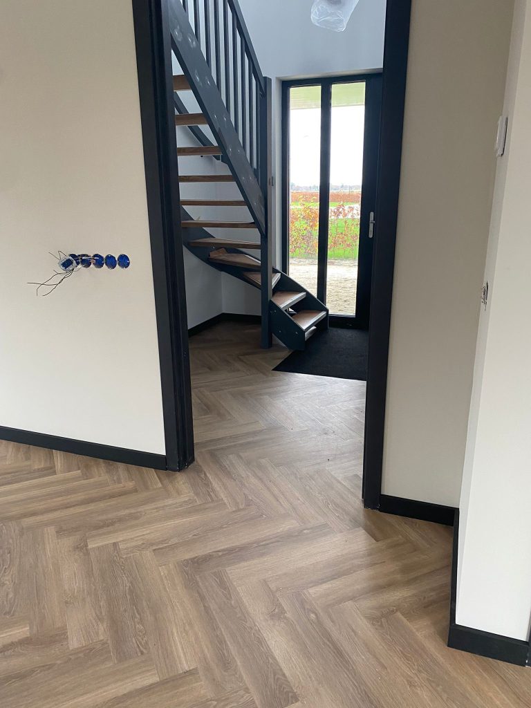Woning in Barger Compascuum voorzien van prachtige visgraat pvc vloer