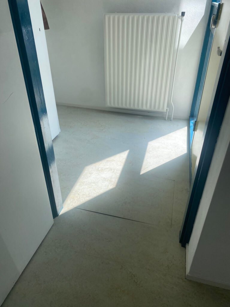 30 jaar oude marmoleum vloer vervangen door ?........................... juist, weer marmoleum