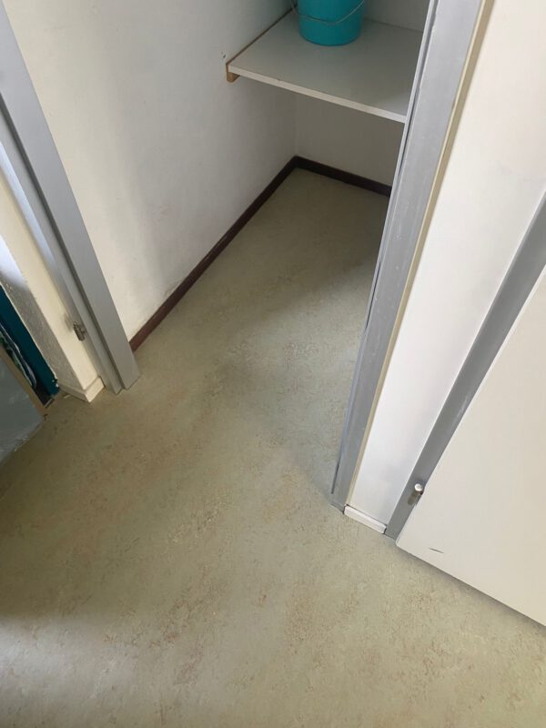 30 jaar oude marmoleum vloer vervangen door ?........................... juist, weer marmoleum