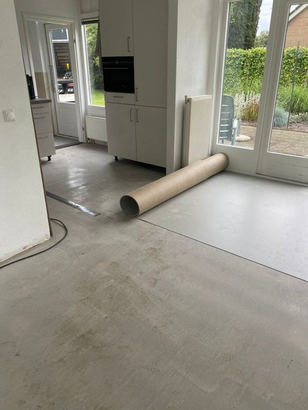 Marmoleum Concrete 3724 gelegd in Oosterhesselen