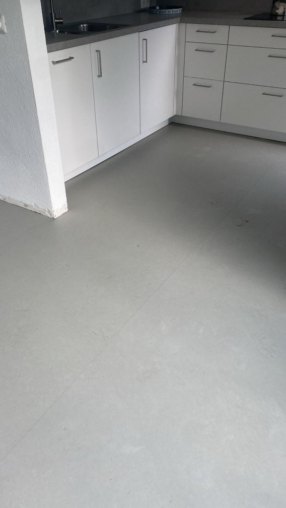 Marmoleum Concrete 3724 gelegd in Oosterhesselen