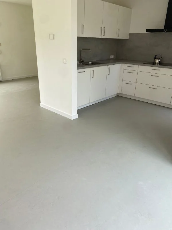 Marmoleum Concrete 3724 gelegd in Oosterhesselen