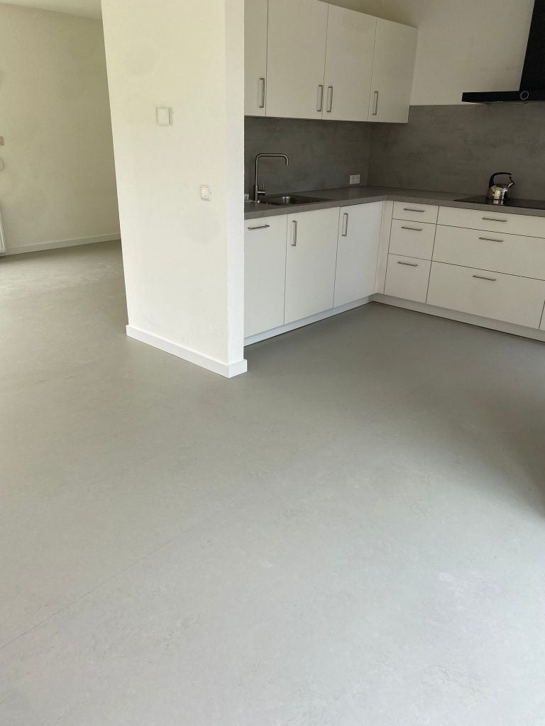 Marmoleum Concrete 3724 gelegd in Oosterhesselen