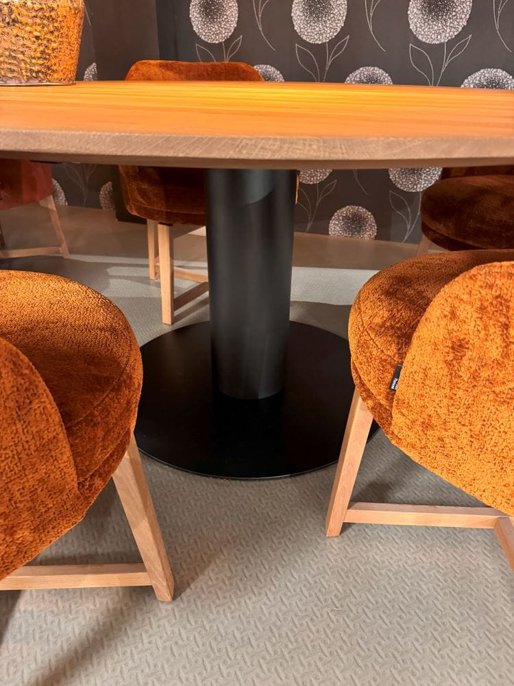 Eetkamertafel 'Buddha' hoog