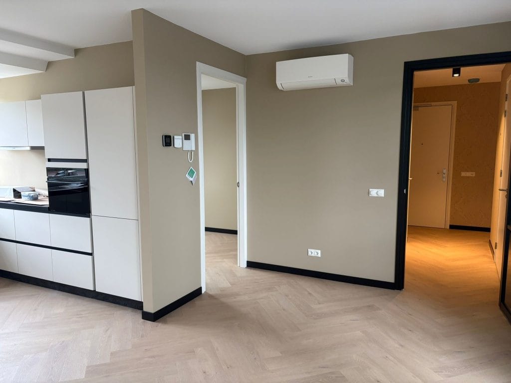 PVC visgraat gelegd in appartement te Dalen