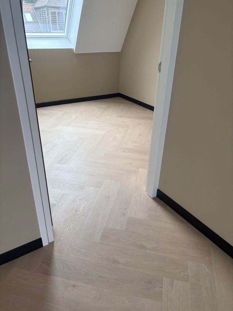 PVC visgraat gelegd in appartement te Dalen